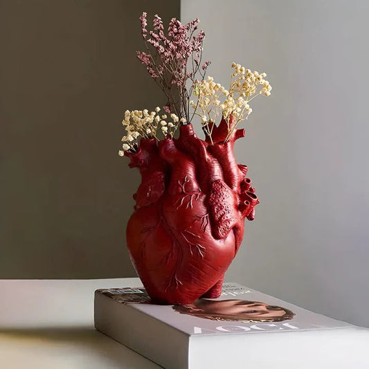 Vaso a forma di cuore in bambù e legno per esposizione decorativa