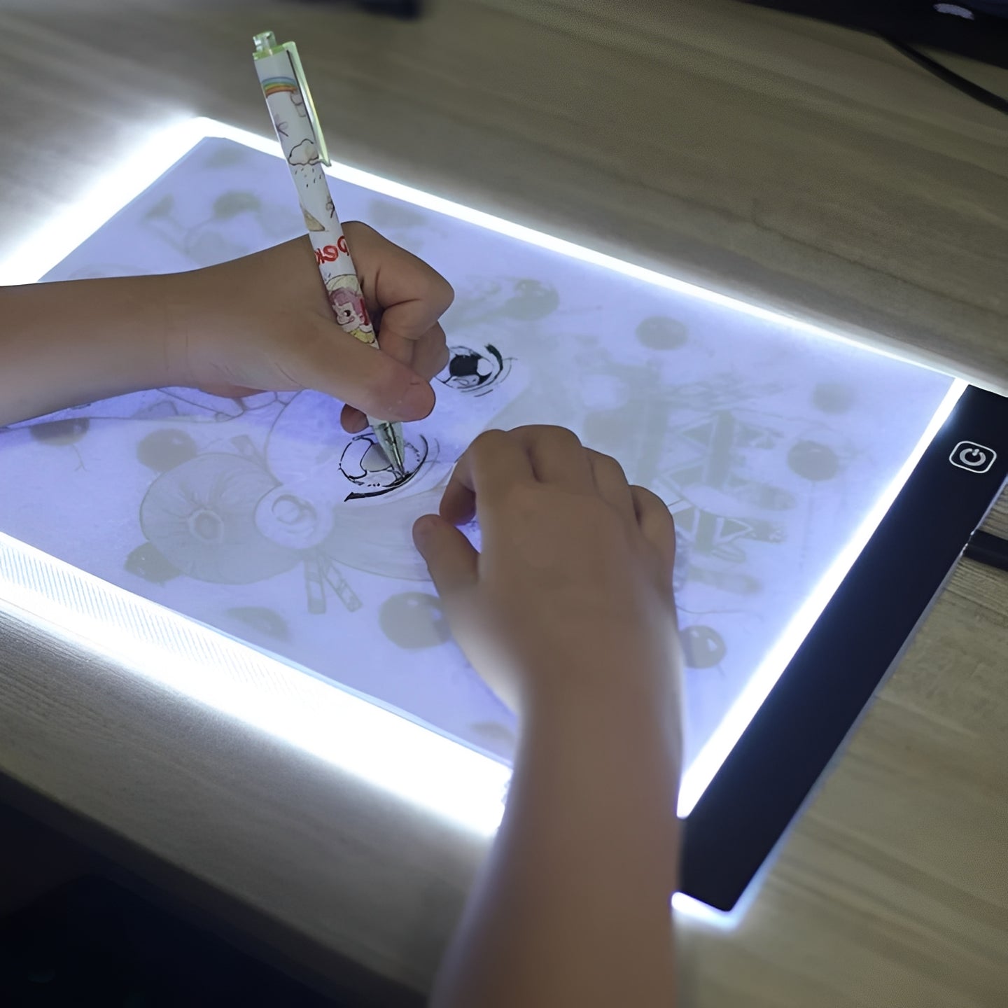 Tavola luminosa LED per il tracciamento con luminosità regolabile per disegno e artigianato