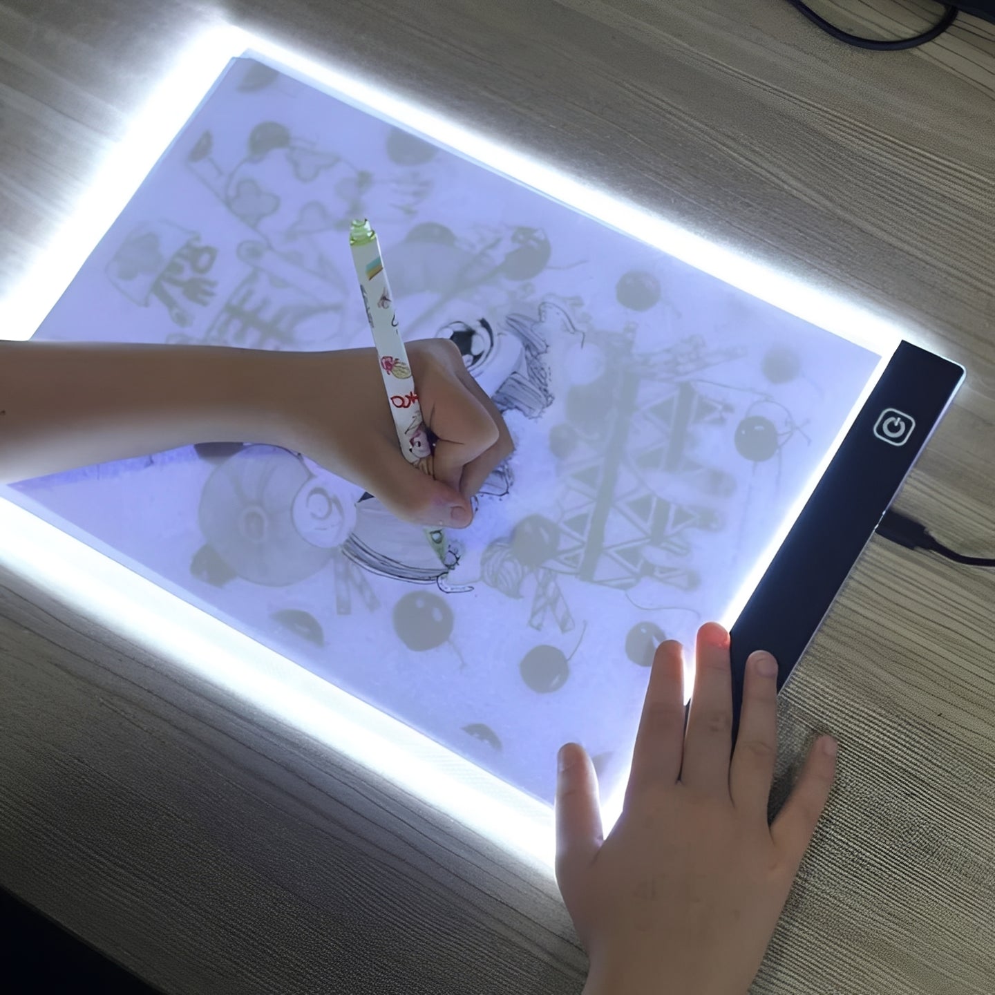 Tavola luminosa LED per il tracciamento con luminosità regolabile per disegno e artigianato