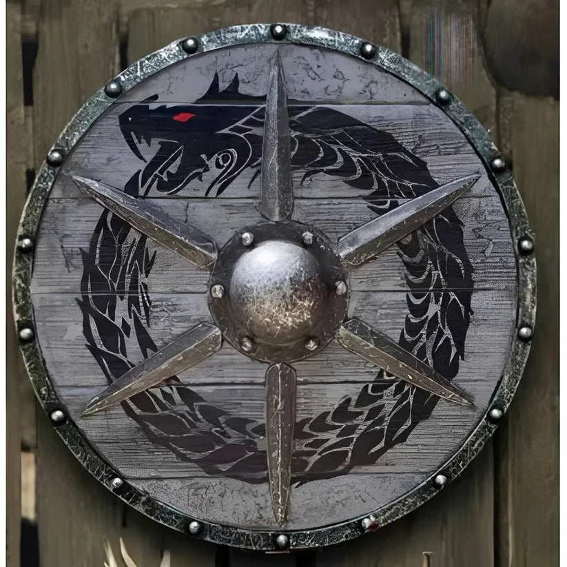 Scudo rotondo in legno in stile medievale con molteplici motivi decorativi