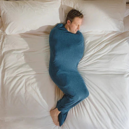 Body unisex indossabile con coperta avvolgente e drappeggio aperto