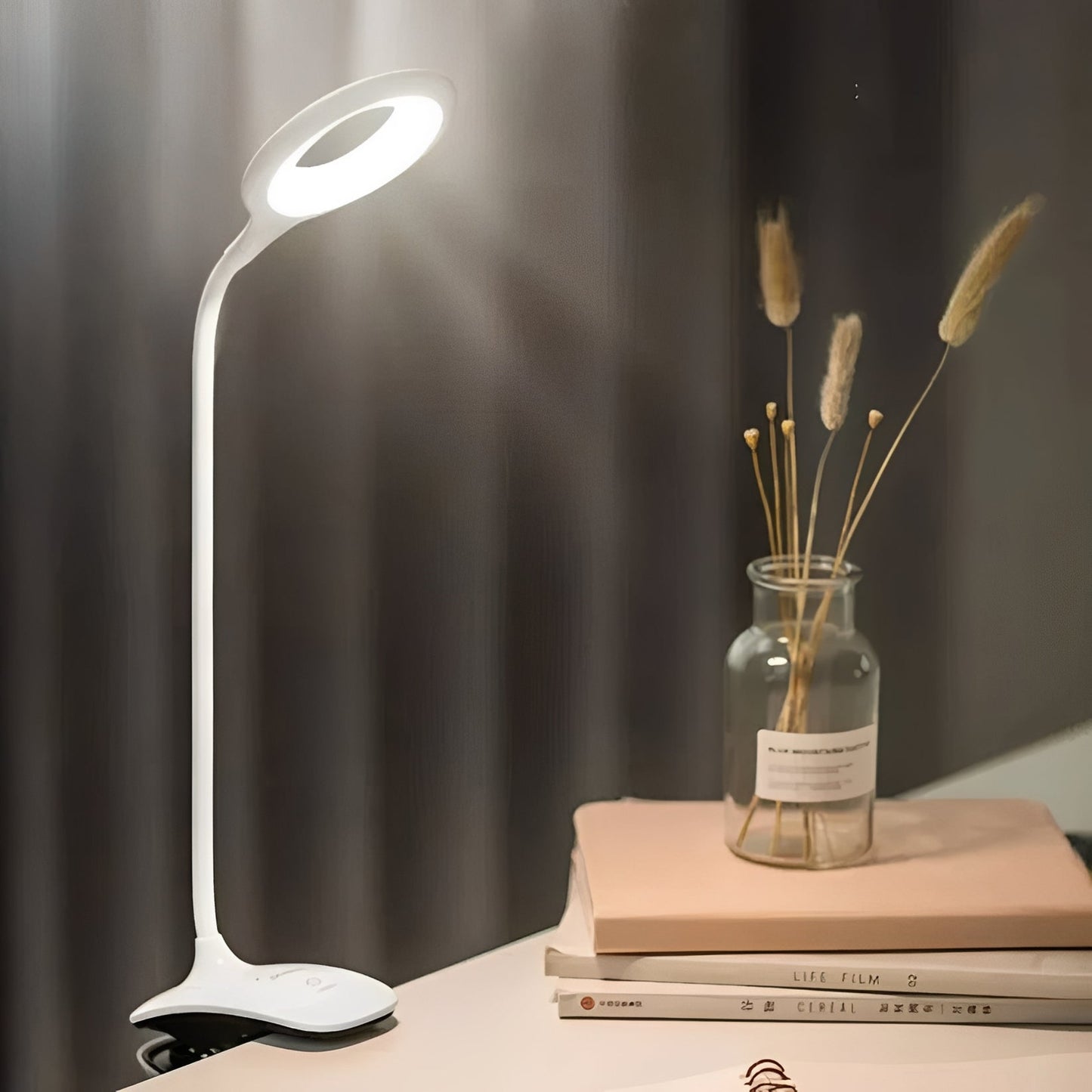 Lampada LED da lettura con collo a cigno e clip, ricaricabile USB e regolabile per uso da tavolo