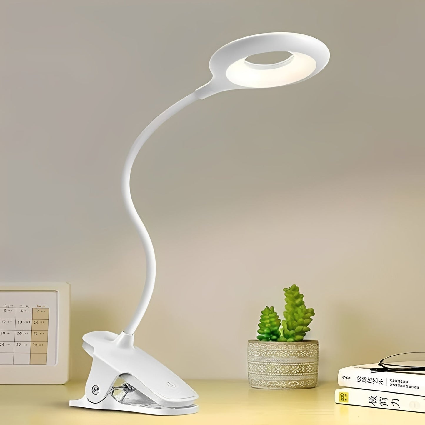 Lampada LED da lettura con collo a cigno e clip, ricaricabile USB e regolabile per uso da tavolo