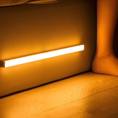 Striscia LED con rilevamento di movimento e luce calda per ambienti interni