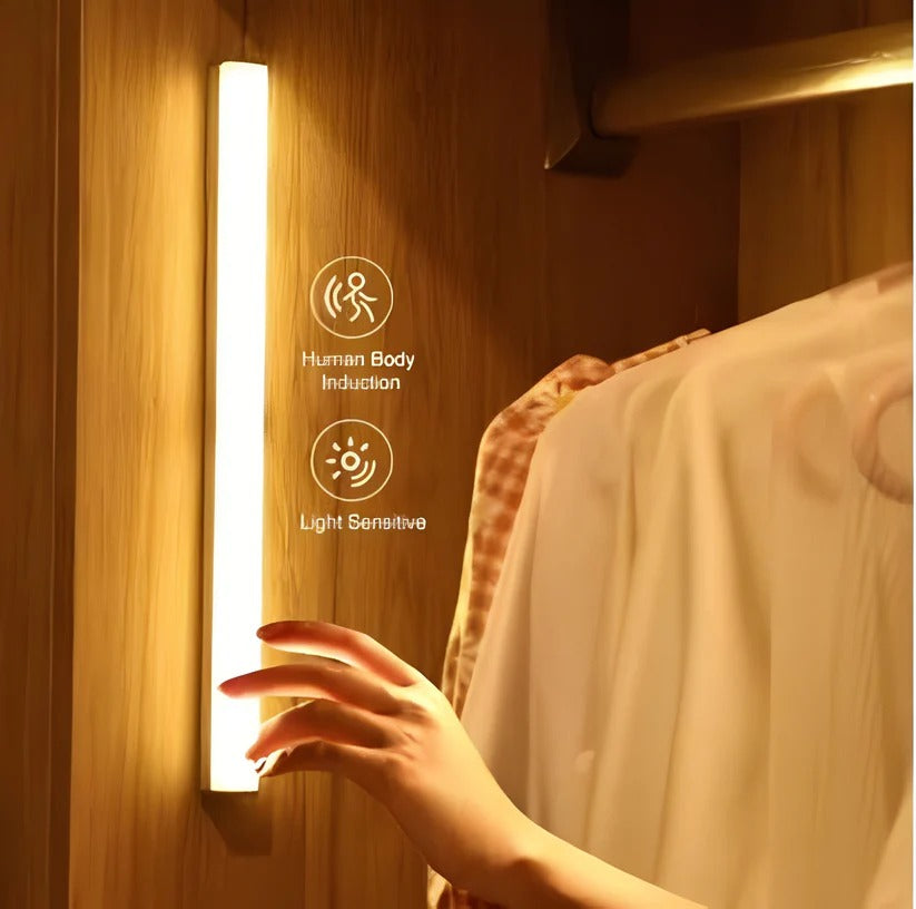 Striscia LED con rilevamento di movimento e luce calda per ambienti interni