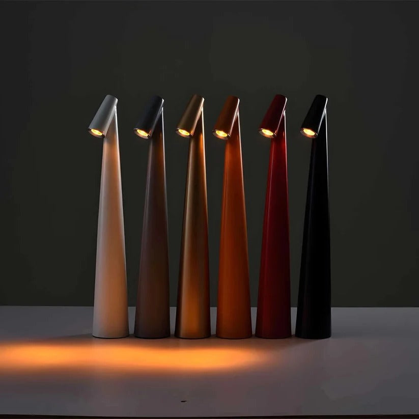 Lampada da tavolo in alluminio regolabile, alimentata via USB, con base ricaricabile e portatile