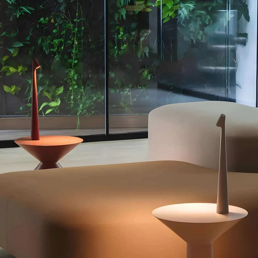 Lampada da tavolo in alluminio regolabile, alimentata via USB, con base ricaricabile e portatile