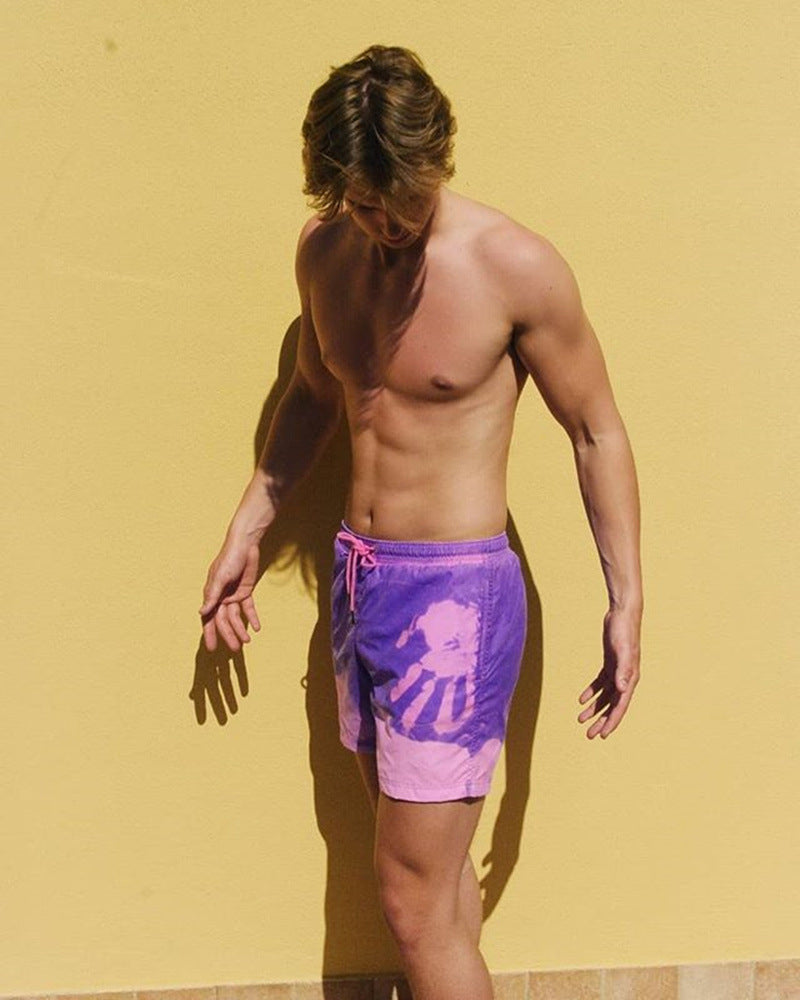 Pantaloncini da bagno che cambiano colore | Design estivo per piscina e spiaggia