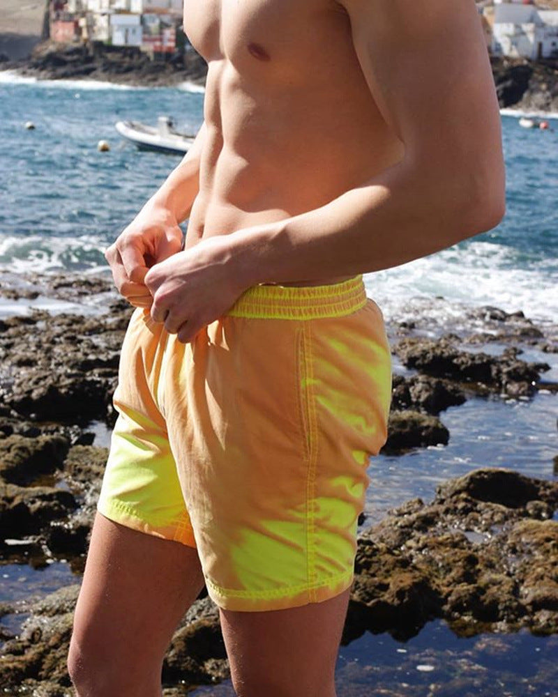 Pantaloncini da bagno che cambiano colore | Design estivo per piscina e spiaggia