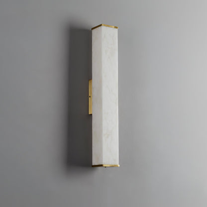Applique a LED in ottone con paralume in alabastro per interni moderni