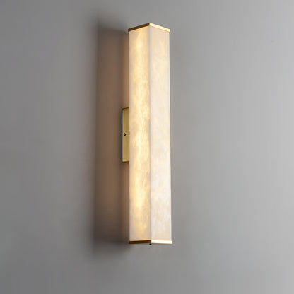 Applique a LED in ottone con paralume in alabastro per interni moderni