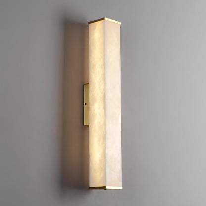 Applique a LED in ottone con paralume in alabastro per interni moderni
