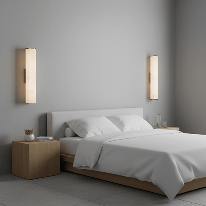 Applique a LED in ottone con paralume in alabastro per interni moderni