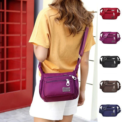 Borsa a tracolla da donna in nylon idrorepellente