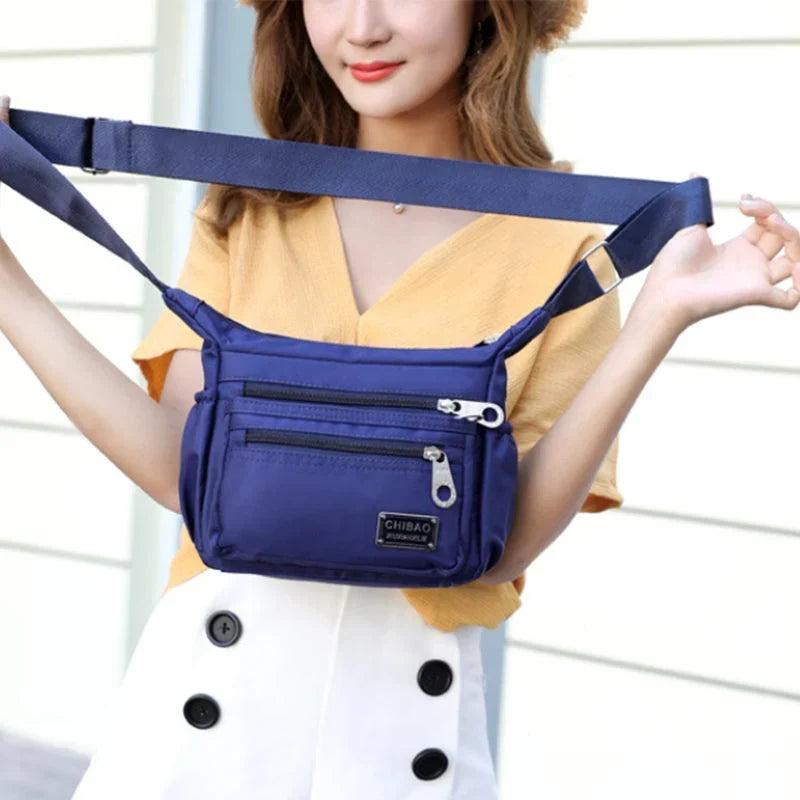 Borsa a tracolla da donna in nylon idrorepellente