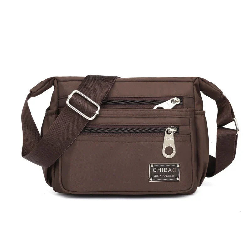 Borsa a tracolla da donna in nylon idrorepellente