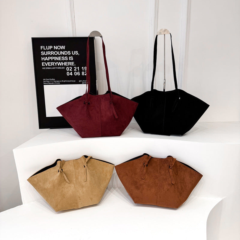 Borsa tote oversize in camoscio