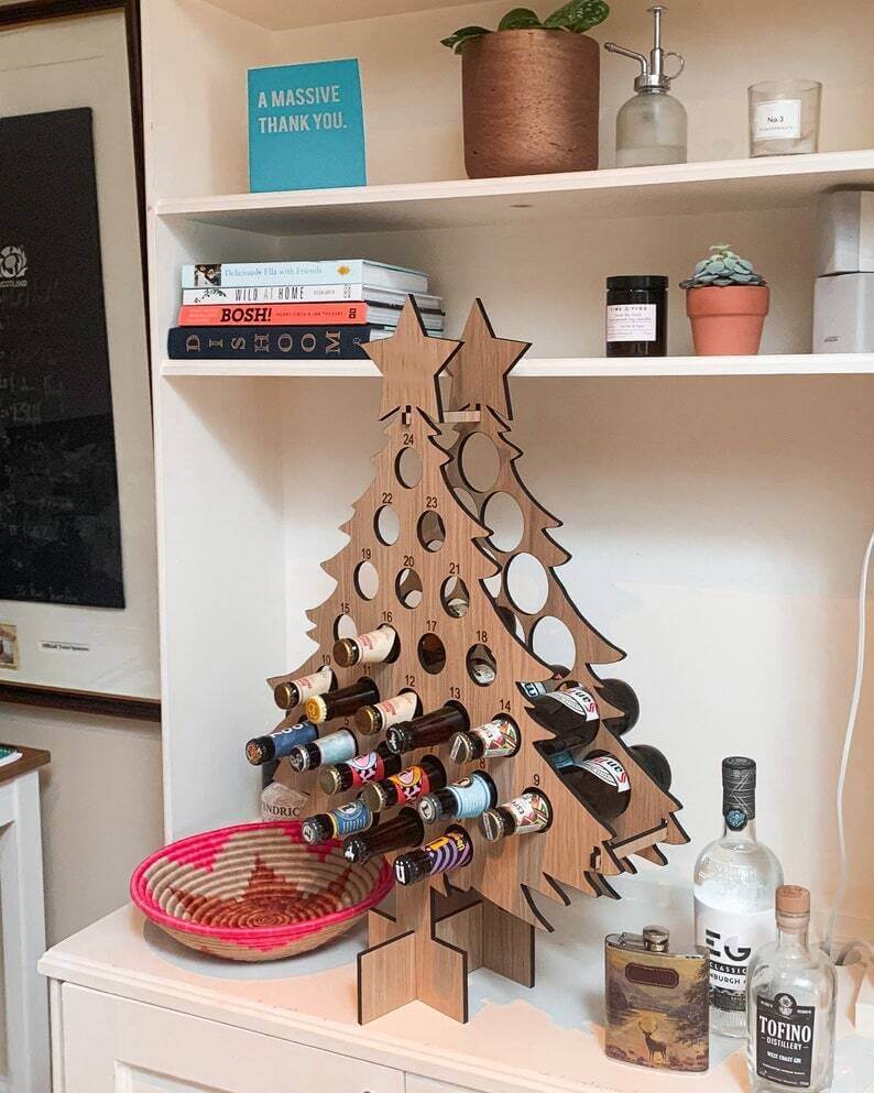 Calendario dell'Avvento in Legno a Forma di Albero di Natale | Porta Birre e Bottiglie di Vino | Betulla Riutilizzabile