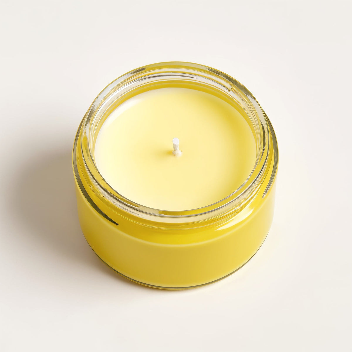 Rassivo Lemongrass Soy Candle — barattolo giallo brillante dal design minimalista