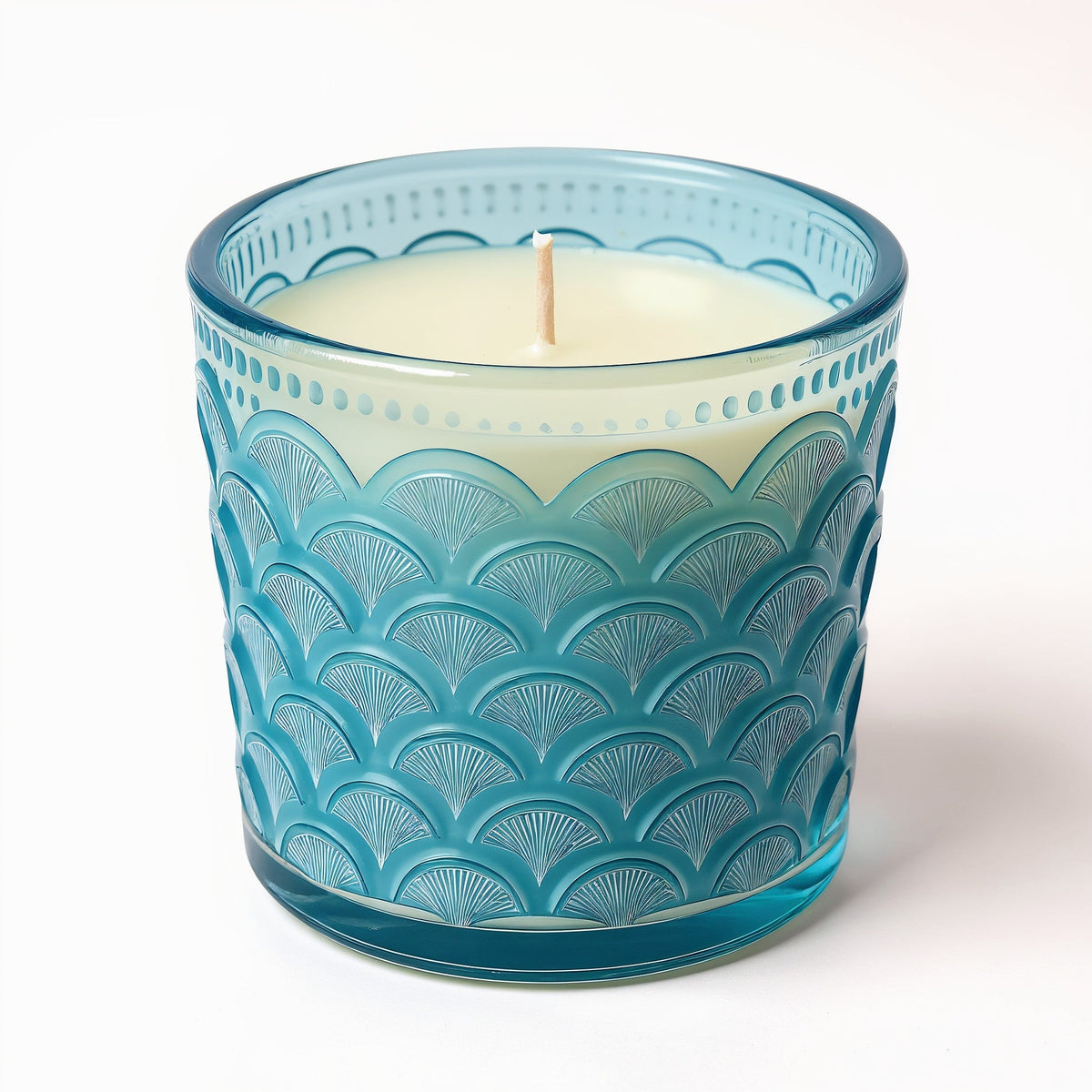 Candela di soia Ocean Mist in vasetto di vetro blu con motivo a onde