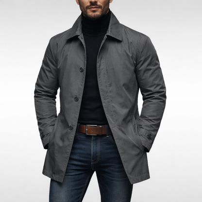 Cappotto da uomo a lunghezza media con abbottonatura frontale e collo classico
