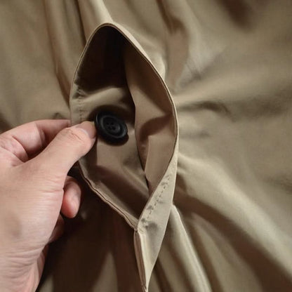 Cappotto da uomo a lunghezza media con abbottonatura frontale e collo classico