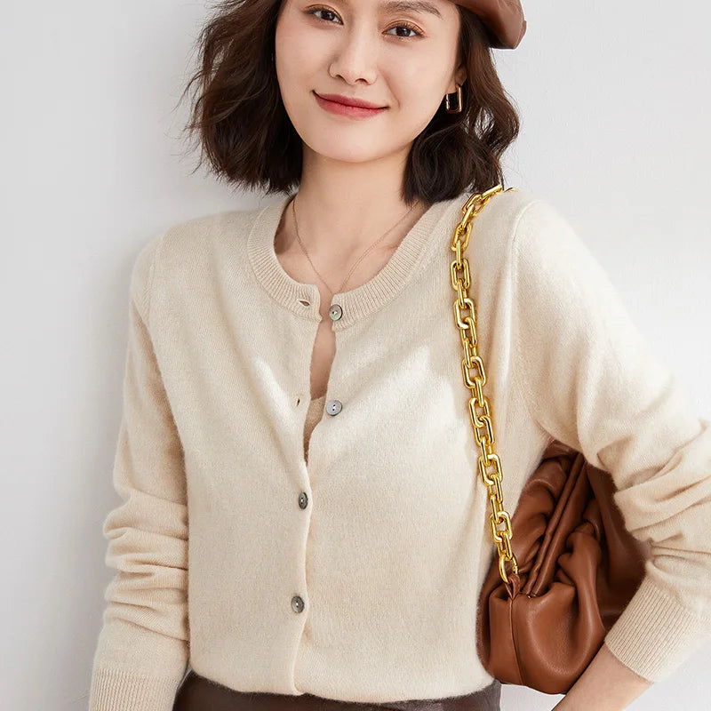 Cardigan Lyria in Cashmere a Maglia Morbida per Primavera e Autunno