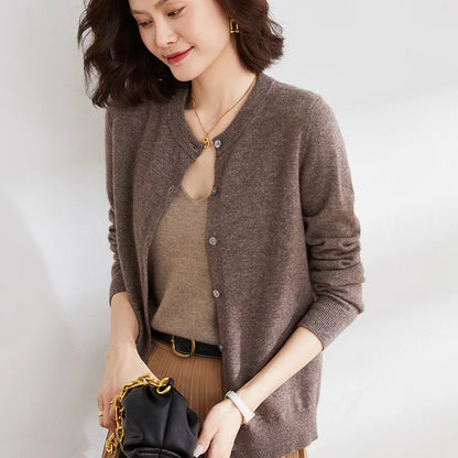 Cardigan Lyria in Cashmere a Maglia Morbida per Primavera e Autunno