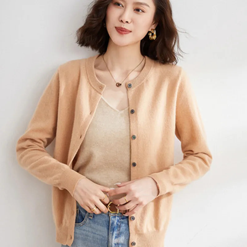Cardigan Lyria in Cashmere a Maglia Morbida per Primavera e Autunno