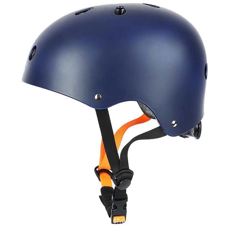 Casco multisport a profilo basso con inserto EPS ammortizzante e cinturino sottogola regolabile