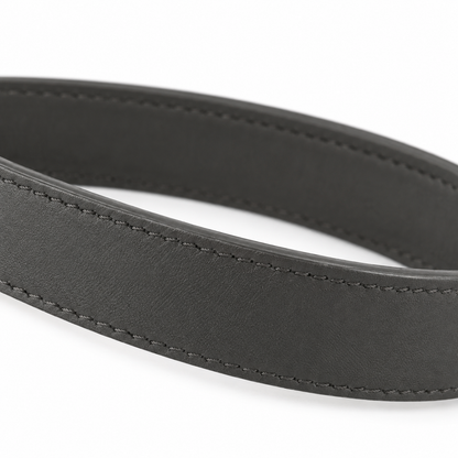 Cintura grigio antracite con dettaglio a catena in pelle vegana