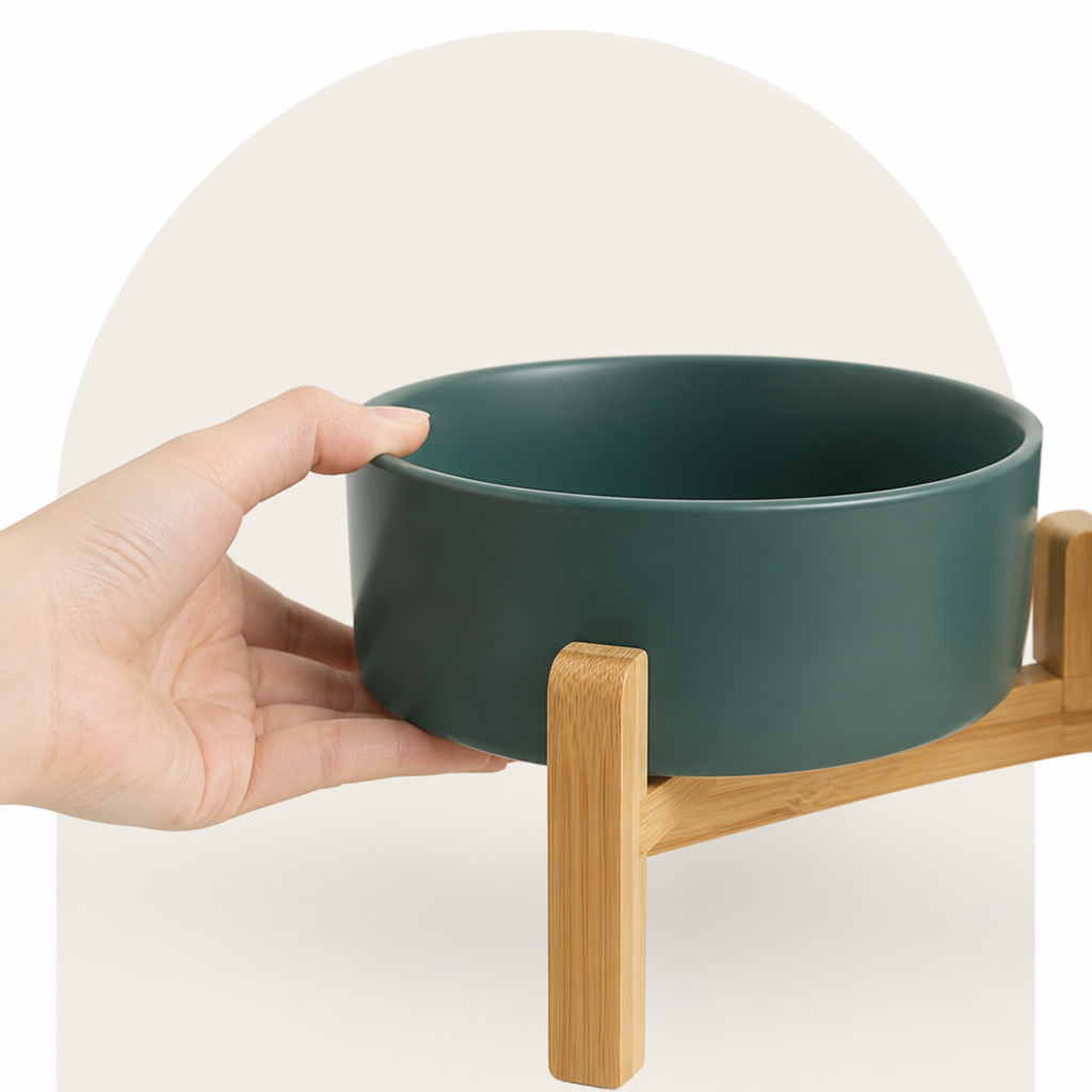 Ciotole doppie in ceramica con supporto rialzato in legno per cani