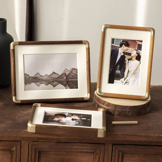 Cornice da tavolo Brooks in legno e ottone vintage