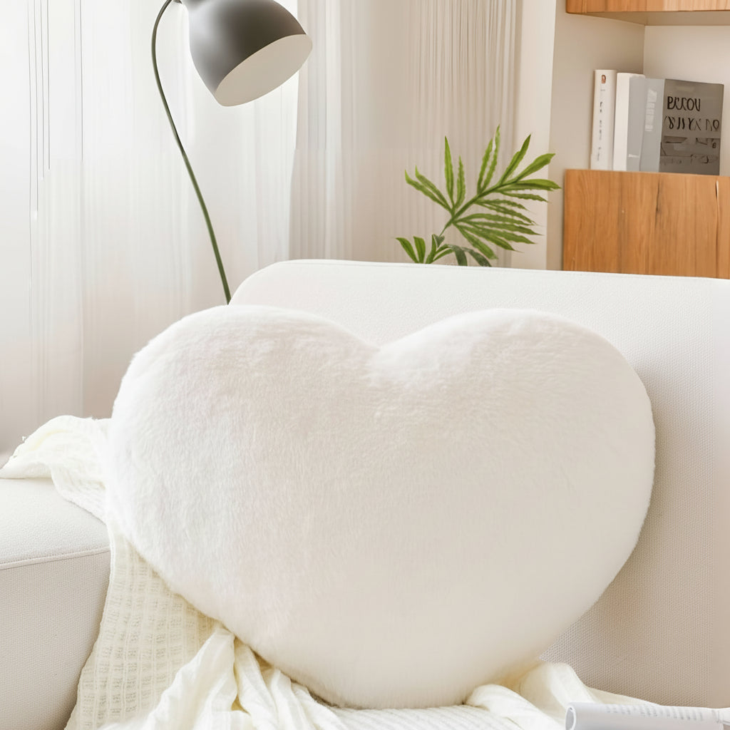 Cuscino decorativo a cuore in peluche per divano