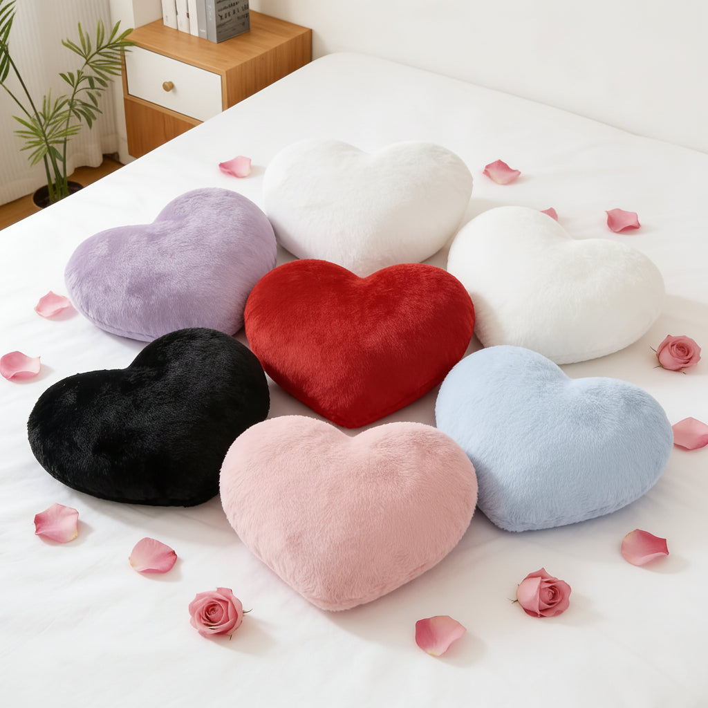 Cuscino decorativo a cuore in peluche per divano