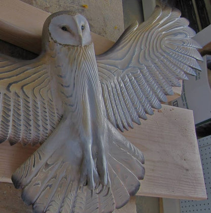 Decorazione da parete in legno gufo fatta a mano con ganci di sospensione preinstallati