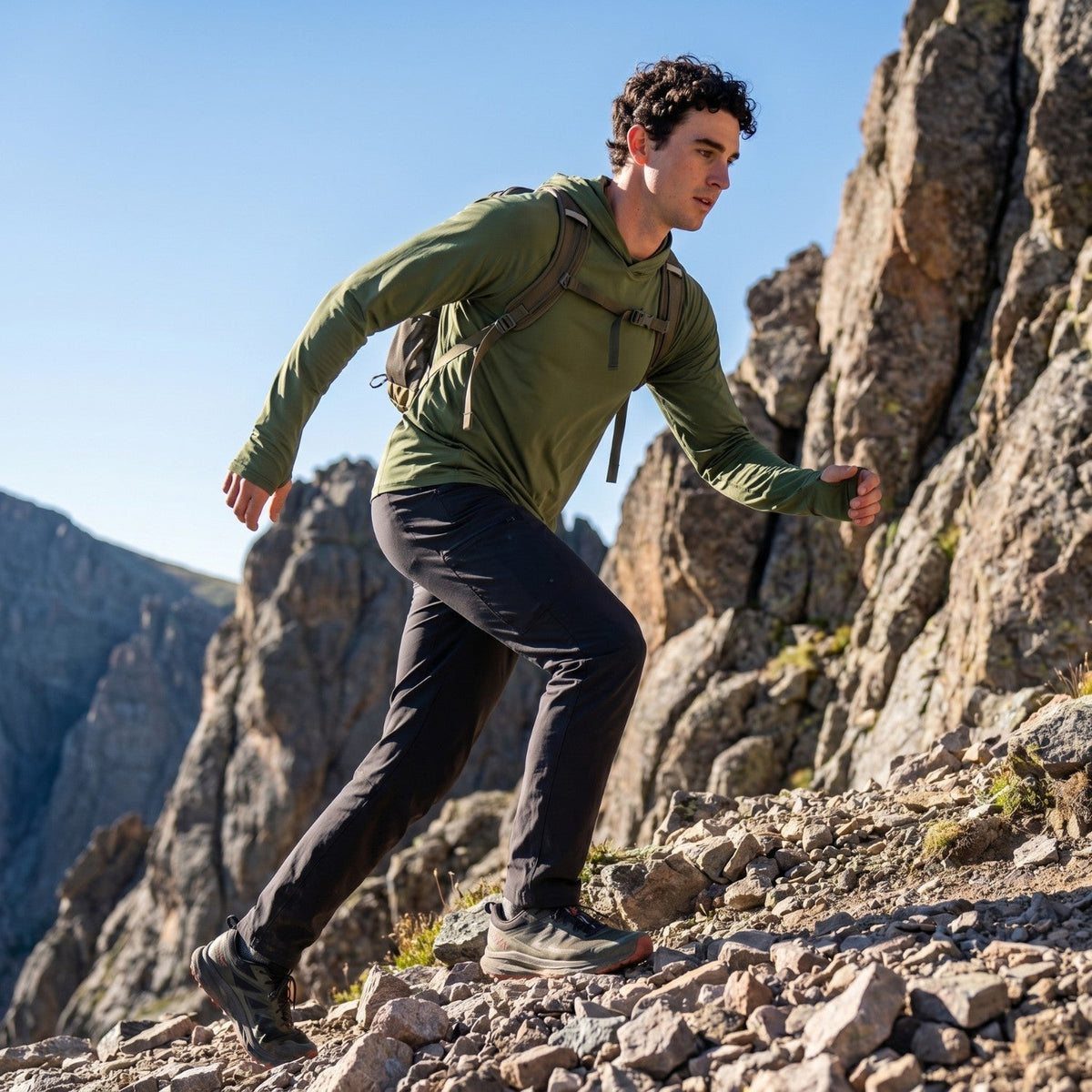 Felpa con cappuccio solare UPF 50+ da uomo – Top UV leggero ad asciugatura rapida per trekking e pesca con passanti per 