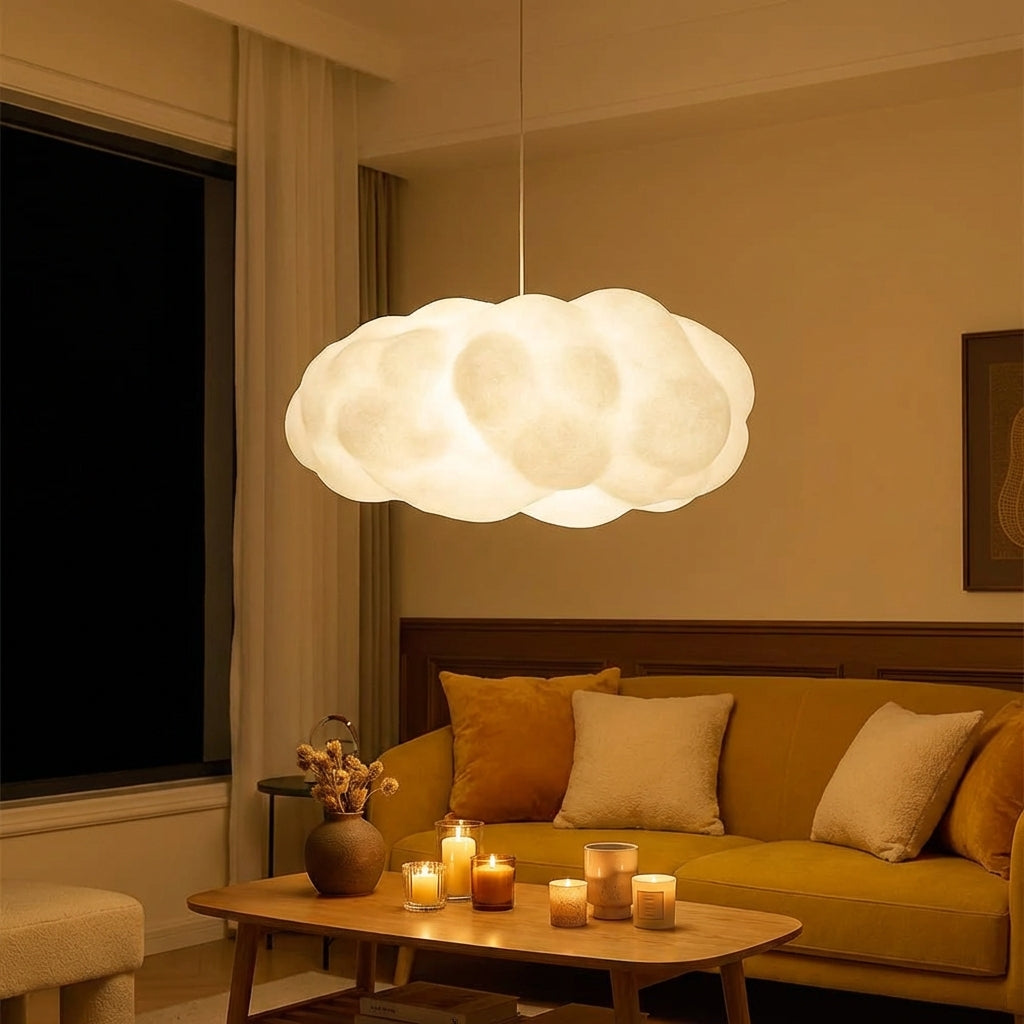 Lampada a sospensione Ardora in tessuto dalla forma scultorea per interni