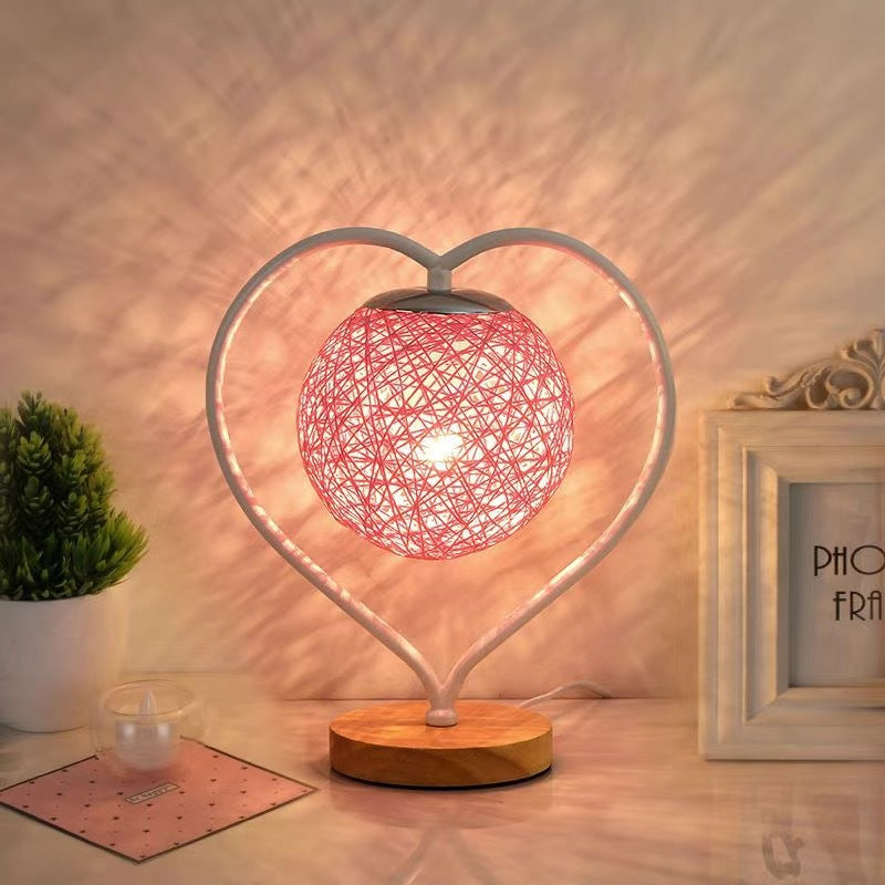 Lampada da tavolo a forma di cuore