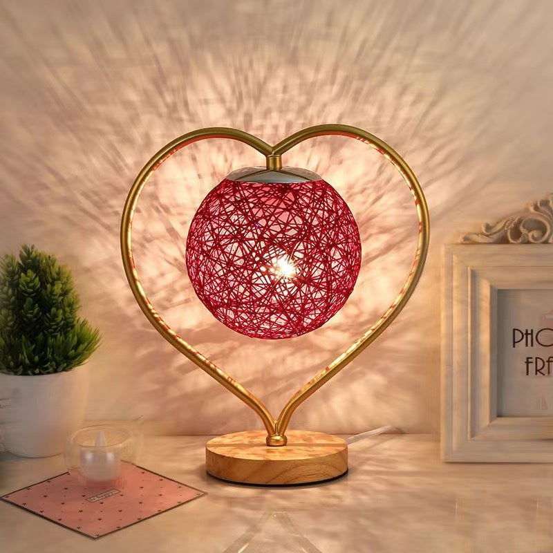 Lampada da tavolo a forma di cuore