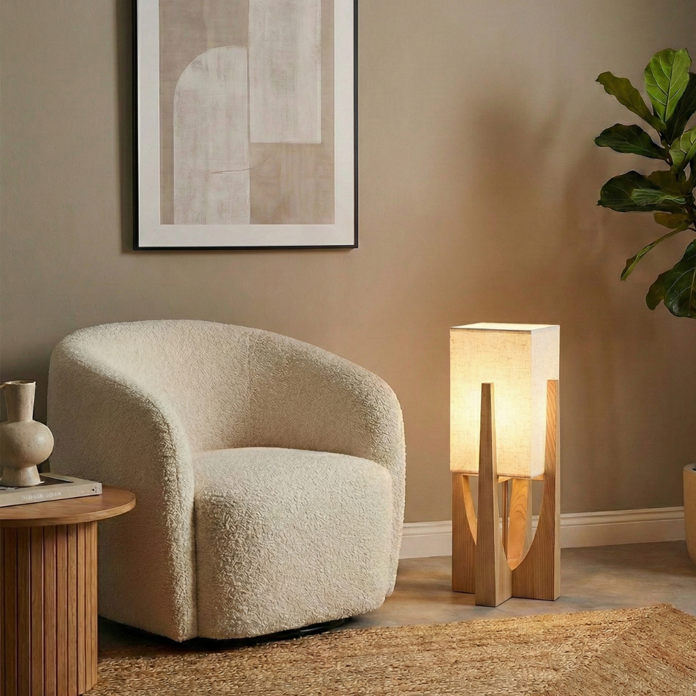 Lampada da terra Wabi Sabi con paralume in tessuto e base in legno per soggiorno