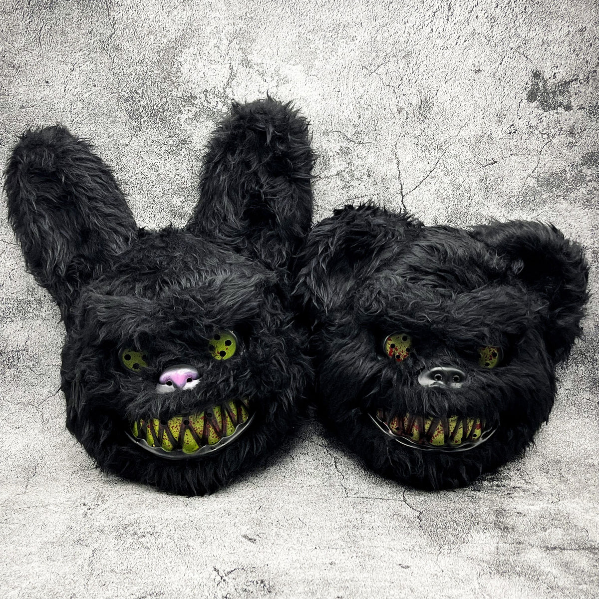 Maschera spaventosa da coniglio o orso per Halloween in pelliccia sintetica con denti insanguinati, 4 modelli e set da 2