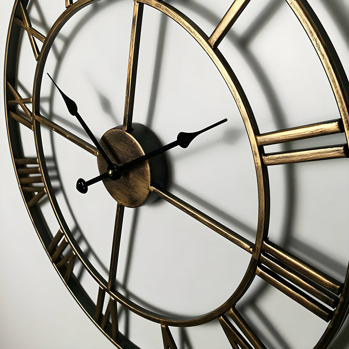Orologio da parete in ferro con numeri romani e movimento silenzioso