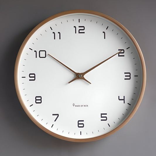 Orologio da parete nordico con cornice in legno minimalista
