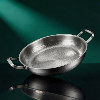 Padella in titanio martellato a mano con due manici 30 cm