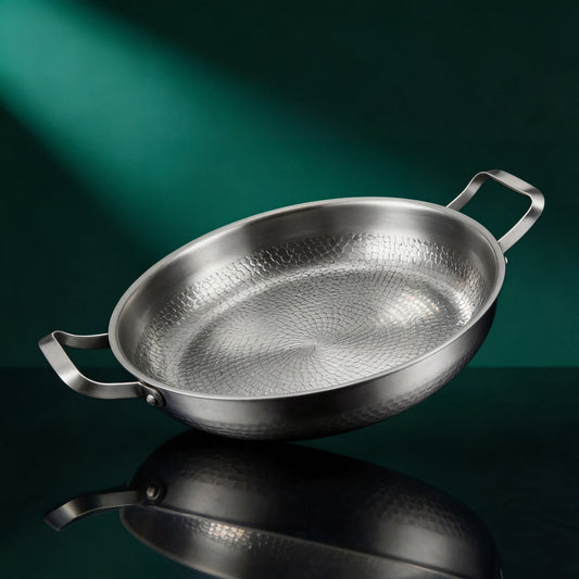Padella in titanio martellato a mano con due manici 30 cm
