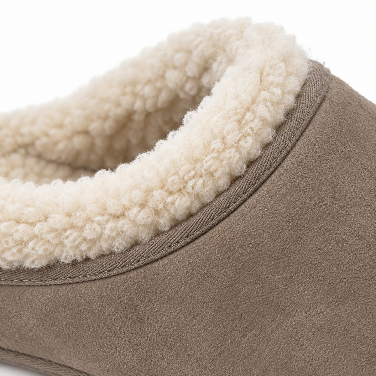 Pantofole da uomo in camoscio taupe con fodera in montone sintetico