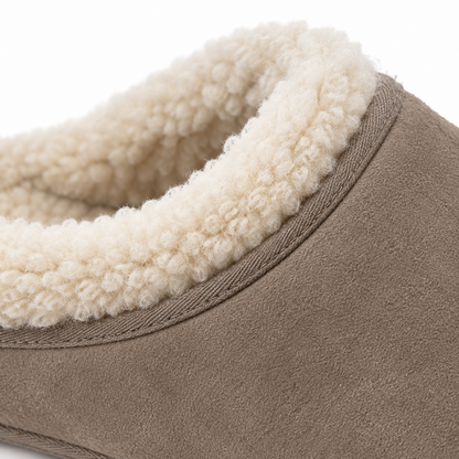 Pantofole da uomo in camoscio taupe con fodera in montone sintetico