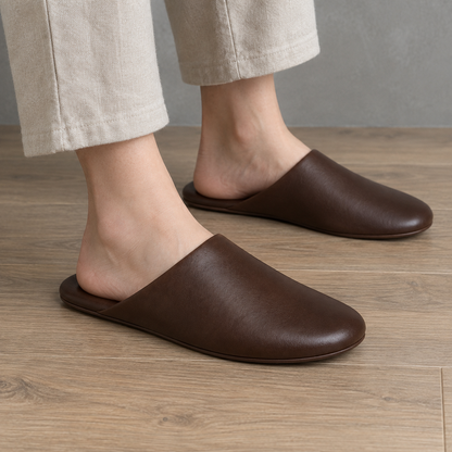Pantofole da uomo slip-on marrone intenso con suola rigida