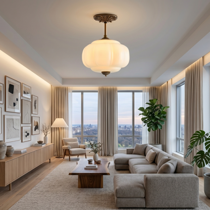 Plafoniera vintage in vetro con dettagli in ottone, elegante lampada a soffitto